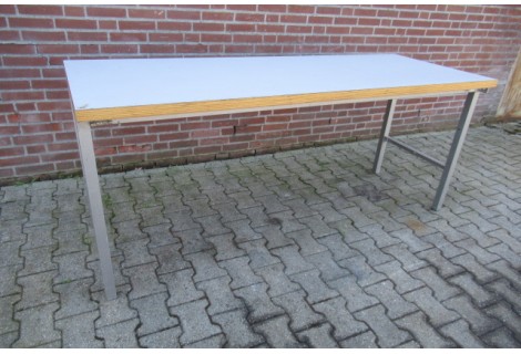 Werktafel, werkbank, 200cm x 75cm. Gebruikt.